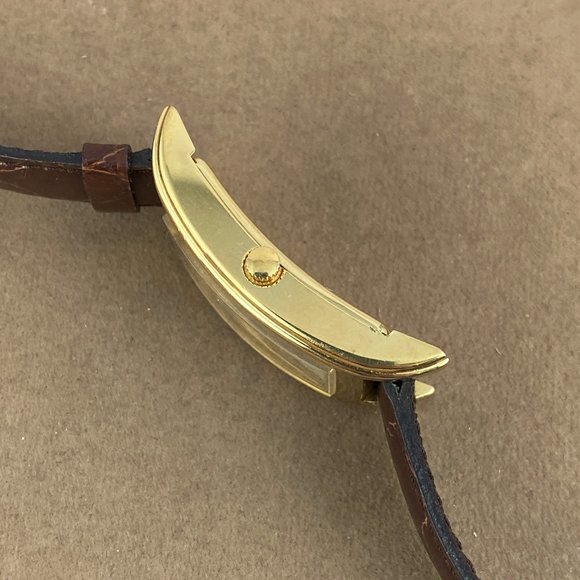 1990's reissue of the1930's Gruen Curvex Watch - Picture 3 of 9